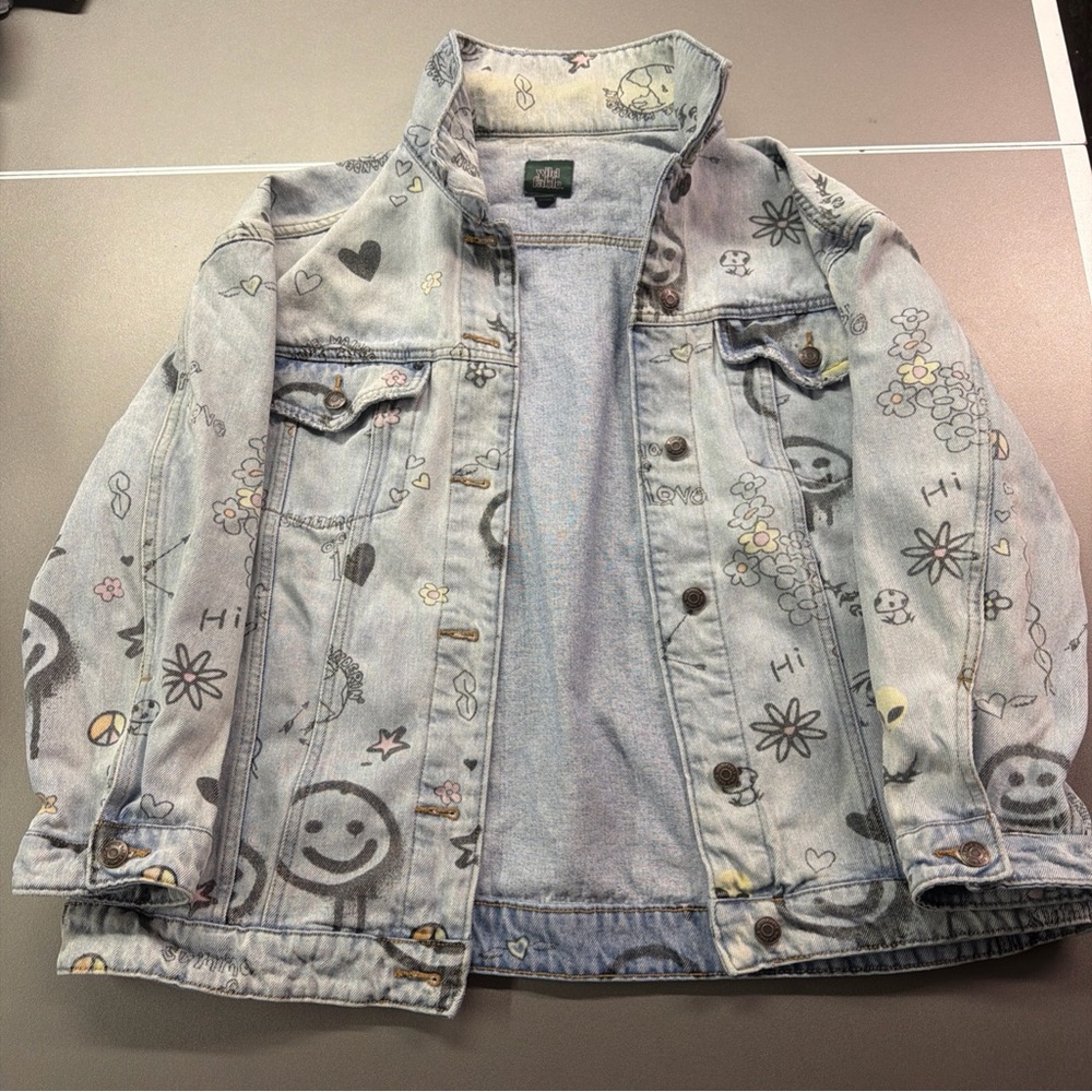 Wild Fable Womens M Alien Smiley Face Flower Heart Star Graffiti Jean Jacket